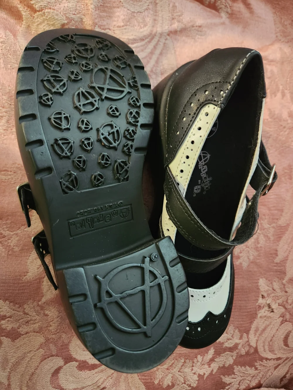 T.U.K classic black